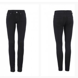CAbi Skinny Jeans